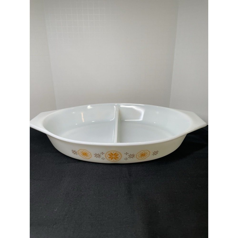 Vintage 1965 Pyrex Town & Country Divided Oval Casserole‎ Dish. Never Used!
